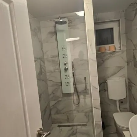 Апартаменты Bianka's Oasis In - Sleeps 7, Modern Comfort *